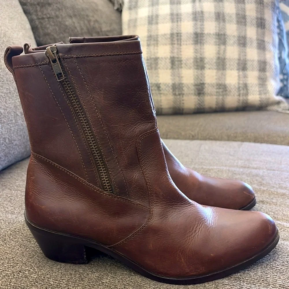 MIA brown leather